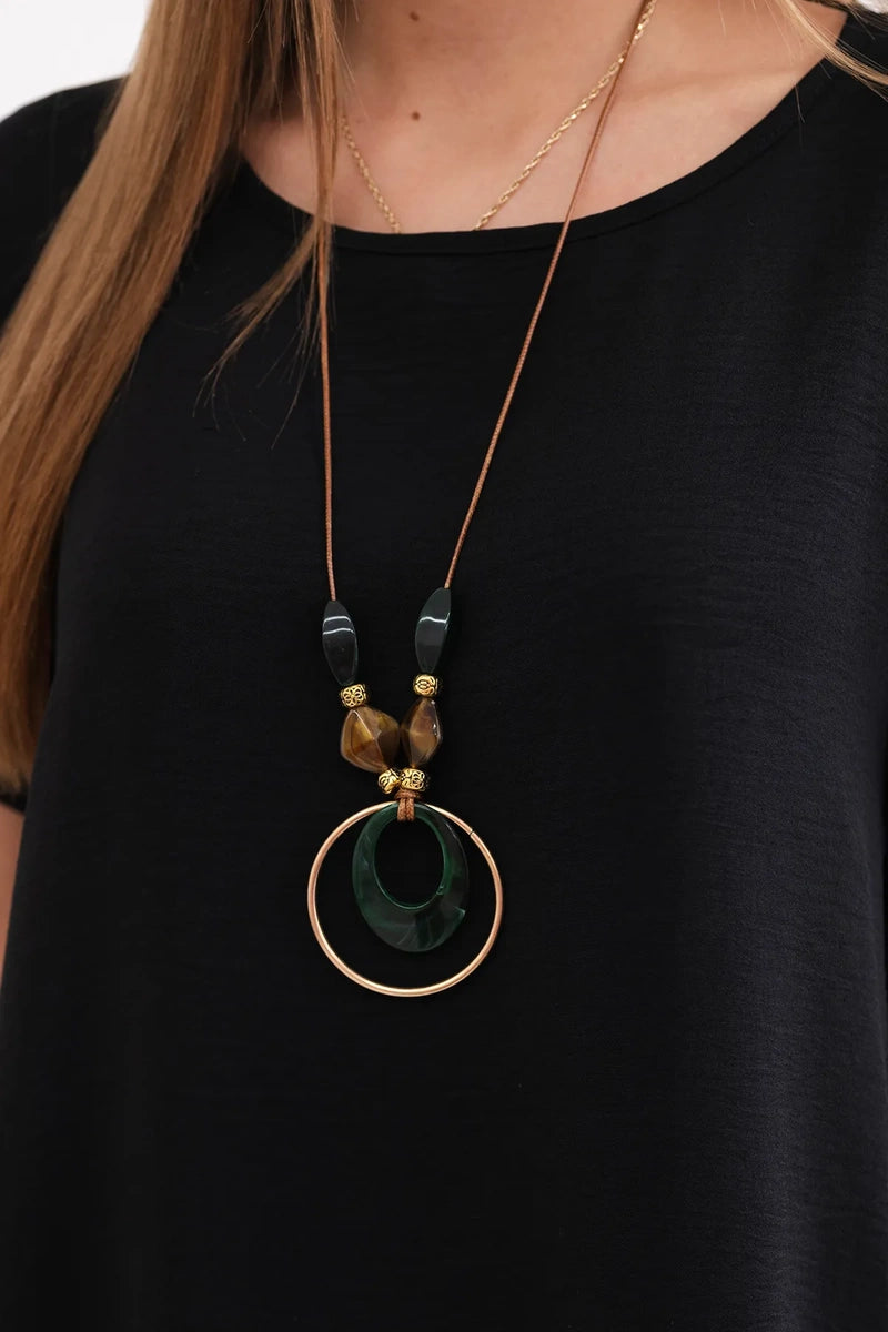 Dress with pockets and pendant