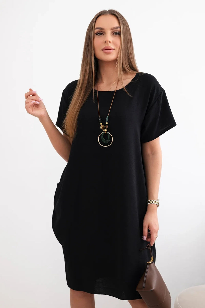 Dress with pockets and pendant