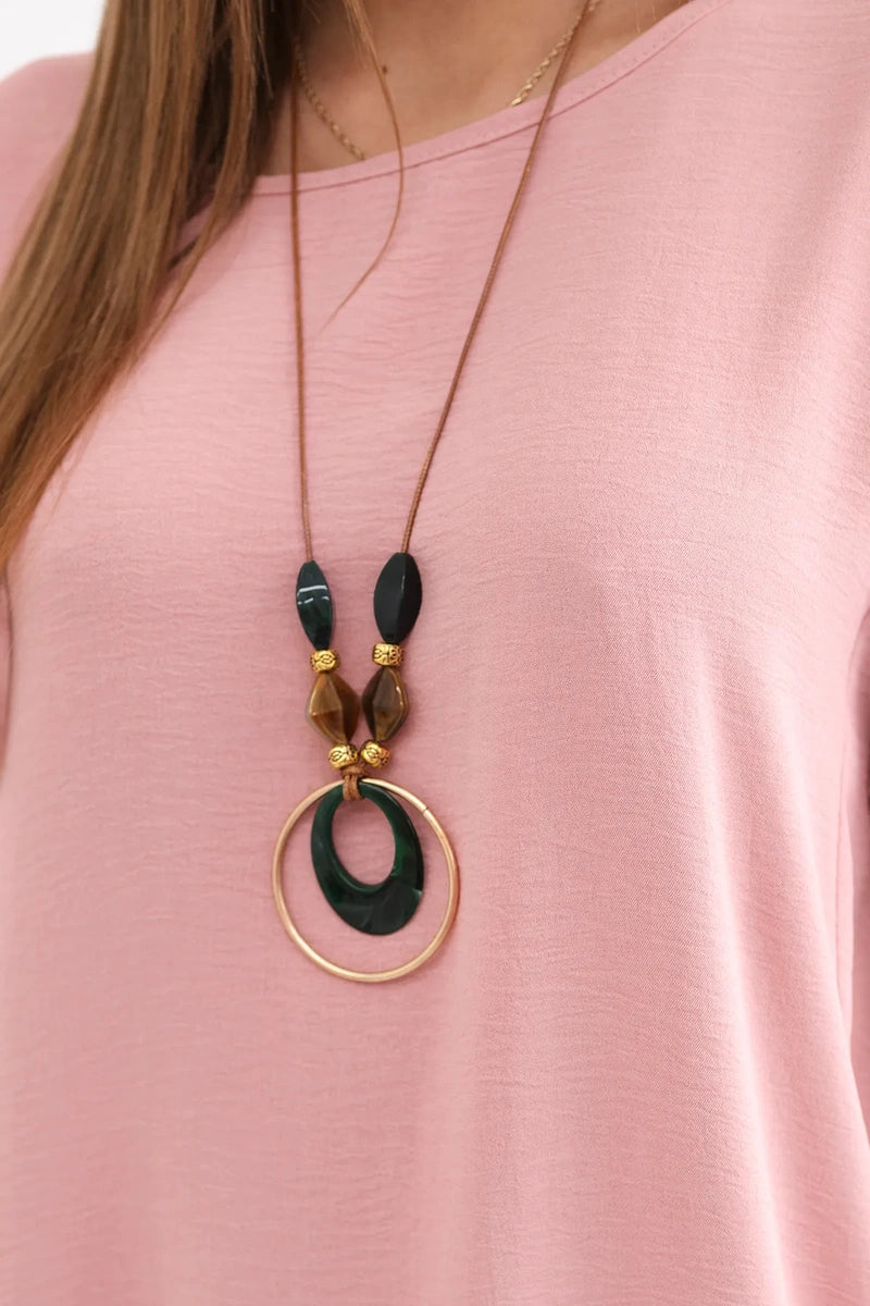 Dress with pockets and pendant
